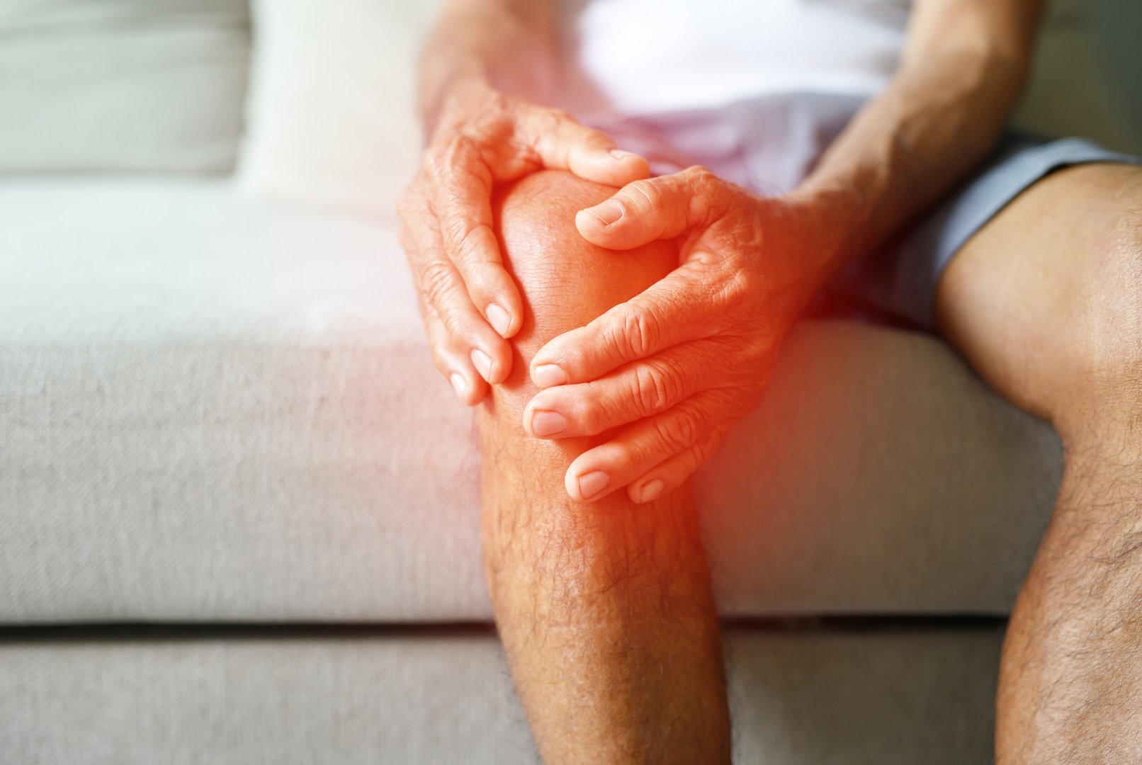 Estalo no joelho, dor, inchaço e instabilidade podem ser sinais de LCA